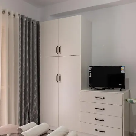 Eleni Apartment *
